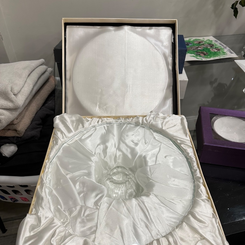 Oleg Cassini glass cake plate - Picture 2 of 4